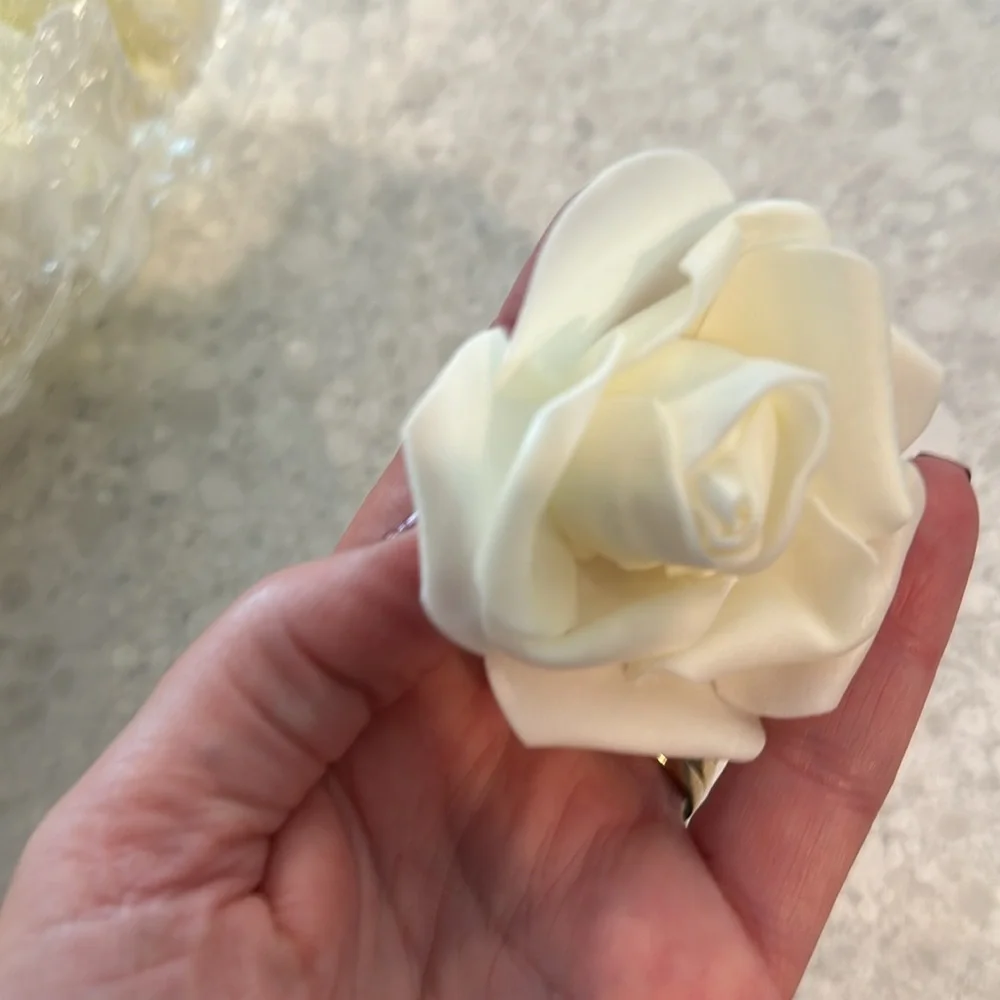 Two bags of rose heads for decorating - Picture 3 of 3